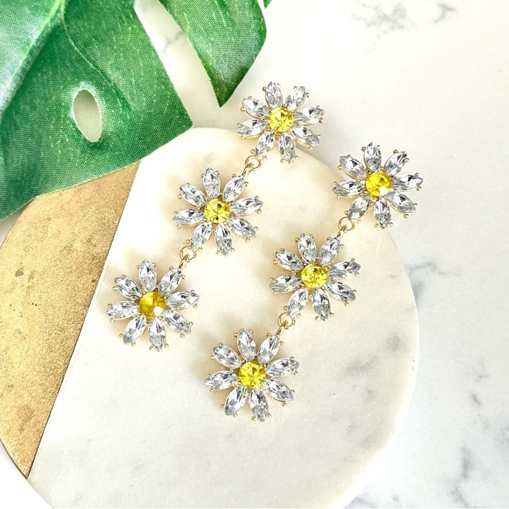 2/$30🌵 Daisy Flower Floral Earrings Crystal Rhinestones Bohemian Boho NEW Gift - Picture 4 of 8